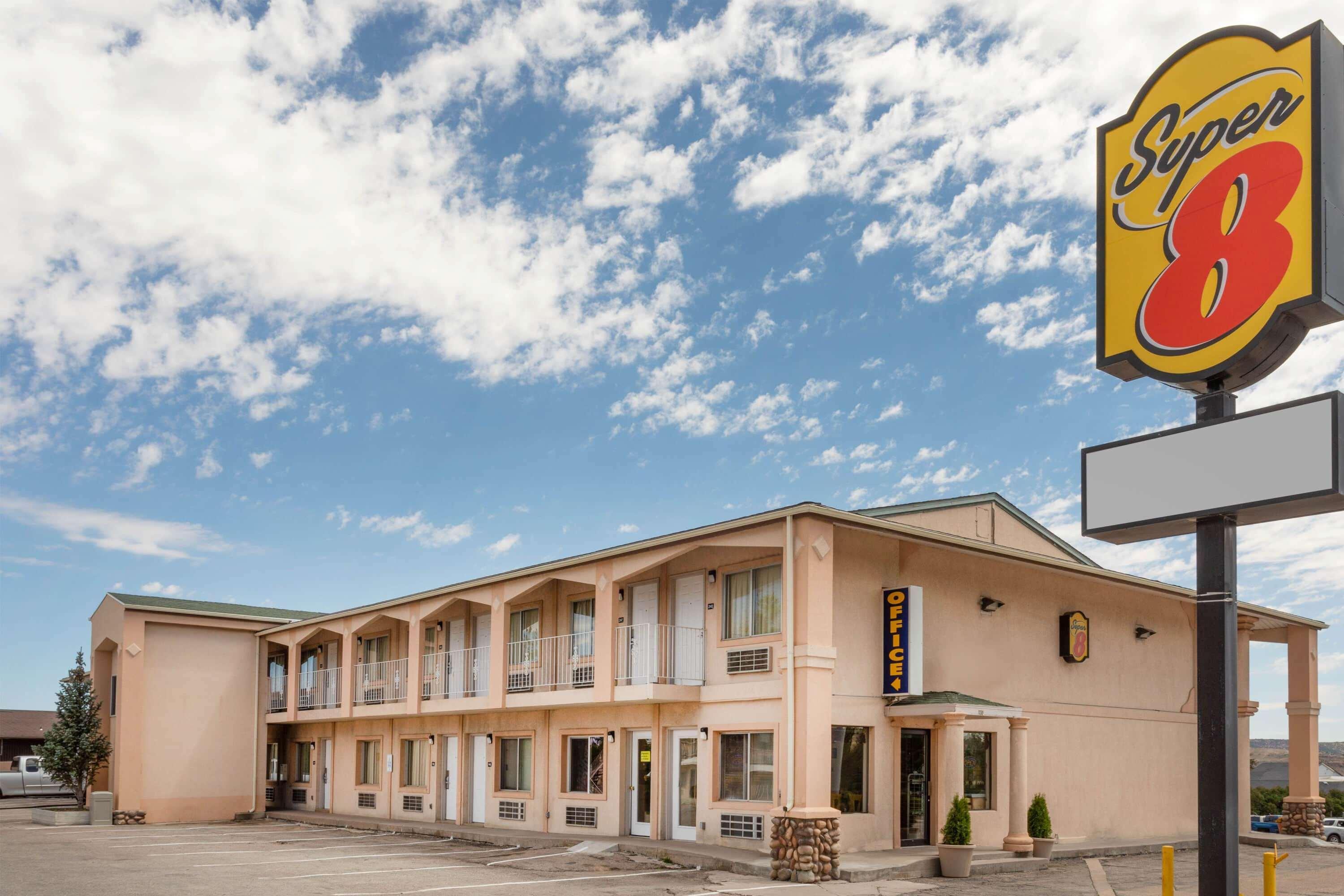 Super 8 By Wyndham Evanston Extérieur photo