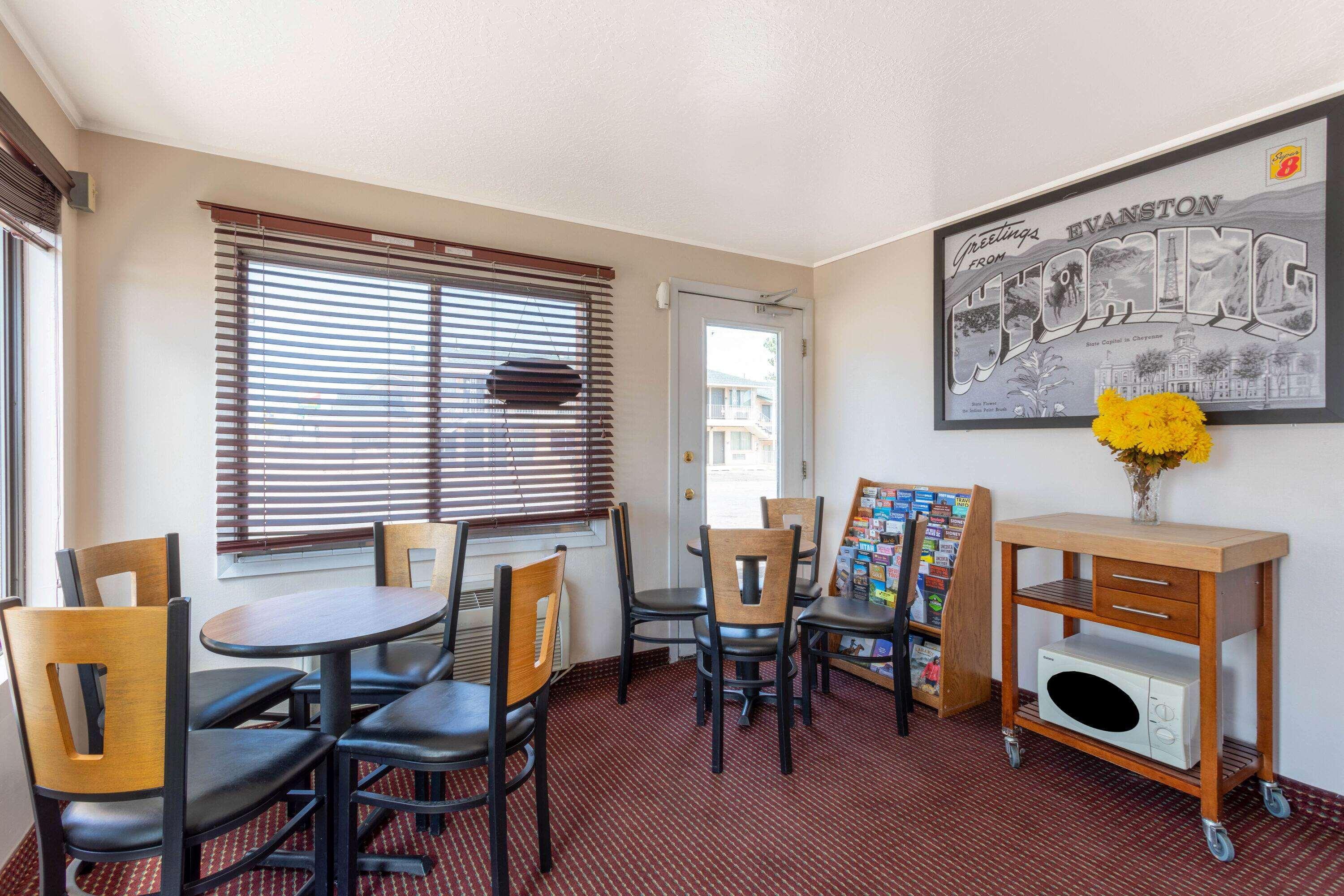 Super 8 By Wyndham Evanston Extérieur photo