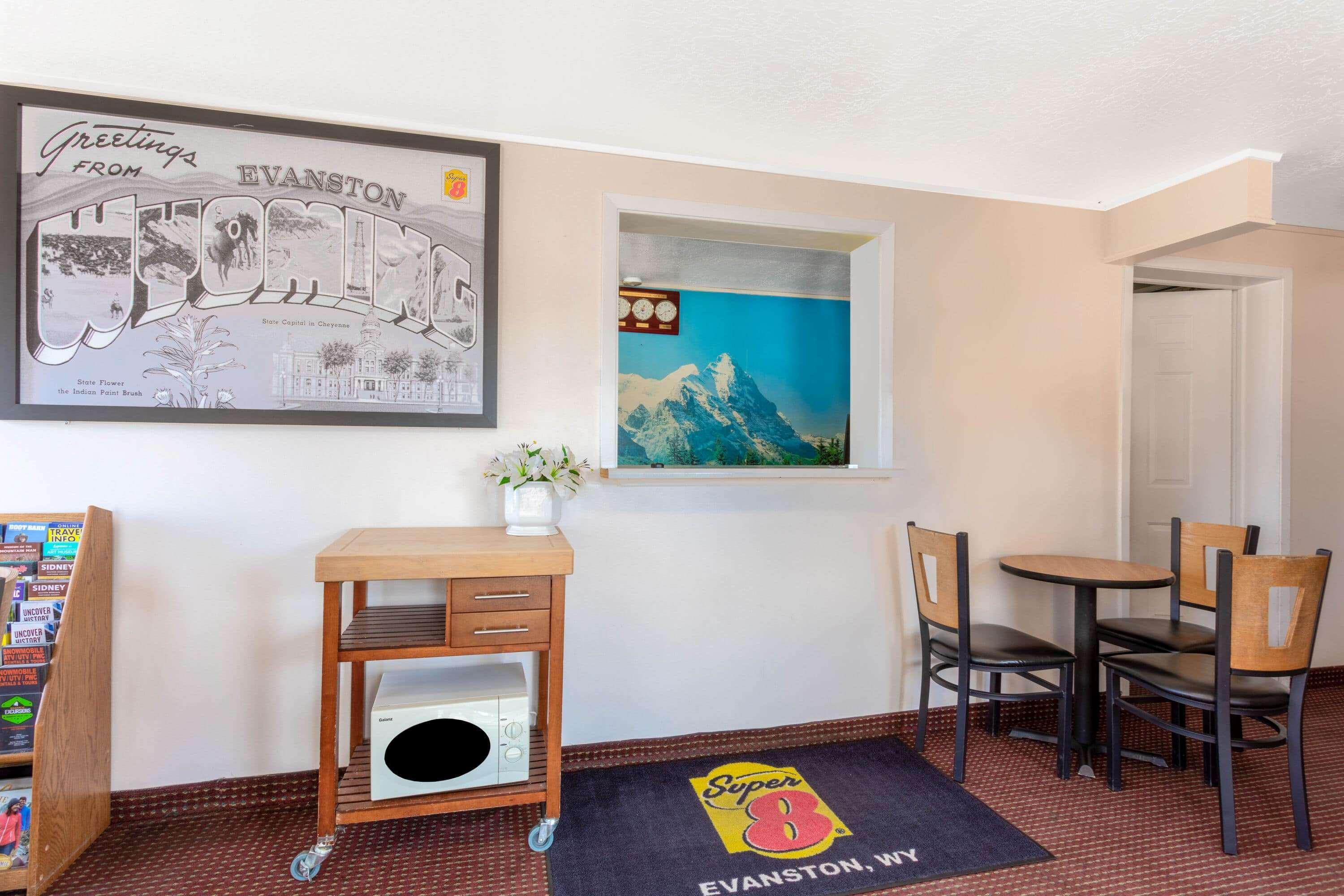 Super 8 By Wyndham Evanston Extérieur photo