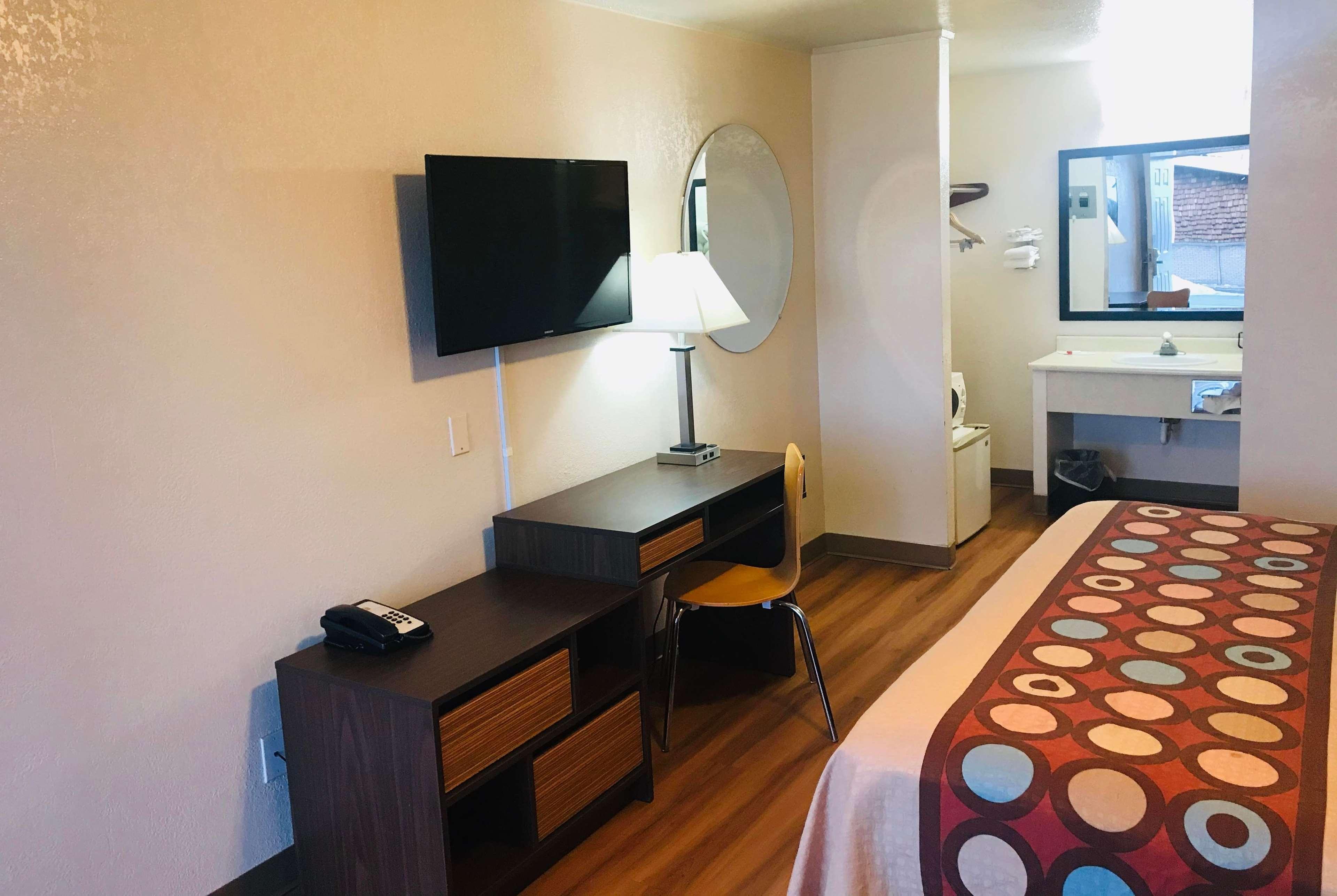 Super 8 By Wyndham Evanston Extérieur photo